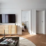 Riverline 2bdr Oldtown * Bukarest