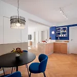 Riverline 2bdr Oldtown * Bukarest