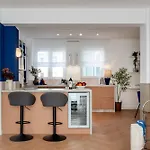 Riverline 2bdr Oldtown بوخارست