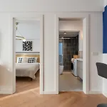 Riverline 2bdr Oldtown بوخارست